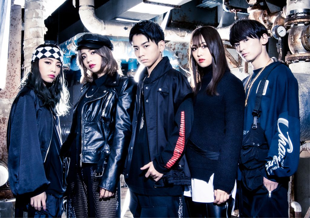 mumo__shop's tweet photo. ／
📢 いよいよ来週発売✨
＼

#lol 3rd Album「 #lightning 」
今回も様々な特典をご用意しております🙋✨

①直筆サイン入りB2ポスター
②2ショット撮影会
③テレビ電話

特典によっては残り少なくなってきているものもございますので、ご予約はお早めに🛒💓
https://t.co/Xp7Aax9Sso https://t.co/vqHU6jJf5Q