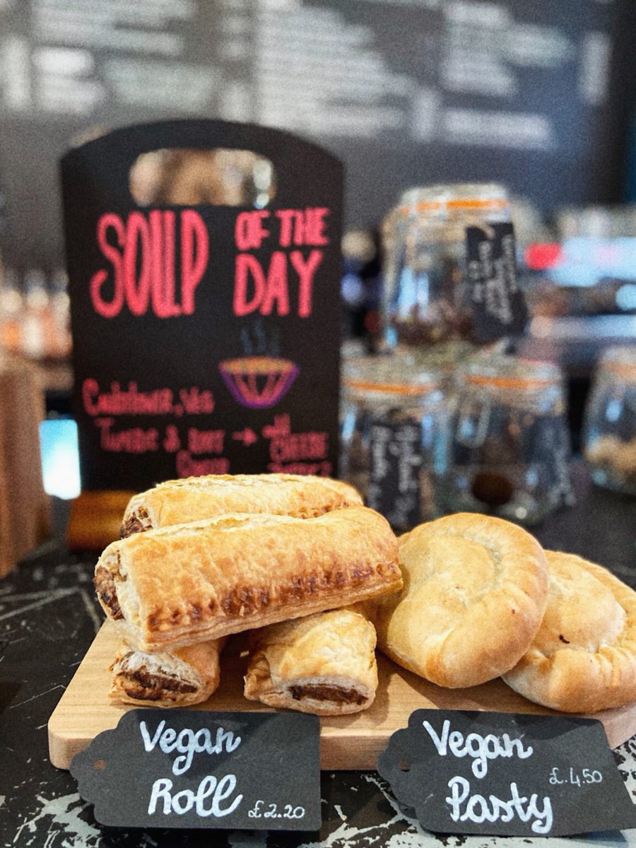 Yummy vegan sausage rolls and pasties on the counter this morning😋💗