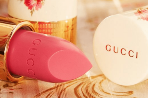 carnetdelu's tweet photo. Zoom sur les rouges à lèvres Gucci https://t.co/o7tpWuC6jr https://t.co/B1DBDWHslM