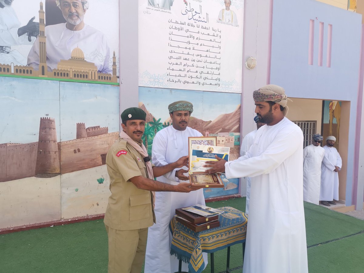 تكريم المتميزين في تفعيل الأنشطة الكشفية والارشادية بالمحافظة بمدرسة القعقاع بن عمرو التميمي (٥-٦) 
مدير المدرسة أ. خالد المحاجري
أ. محمد السنيدي
أ. عبدالله الروتلي
أ. فهد الكاسبي
أ. عدنان العلوي