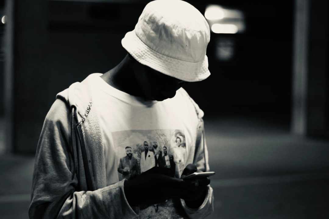 ACrispWhiteTee's tweet photo. Brace yourself, know your worth
#ACWT
#InspiredByTrueEvents
#BlackLoveMatters
#RocNation #R250perTshirt https://t.co/PGmduTm3Ta