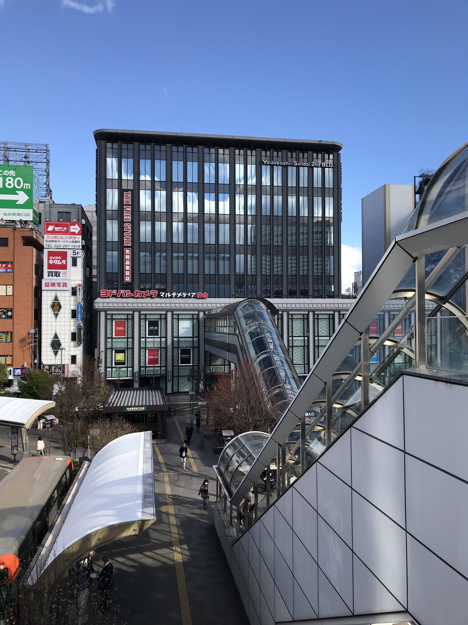 たいきょー 仙台ヨドバシ1号館が更地の駐車場になっとる 店舗は2号館のみになった T Co 3fqpxl2s0a Twitter