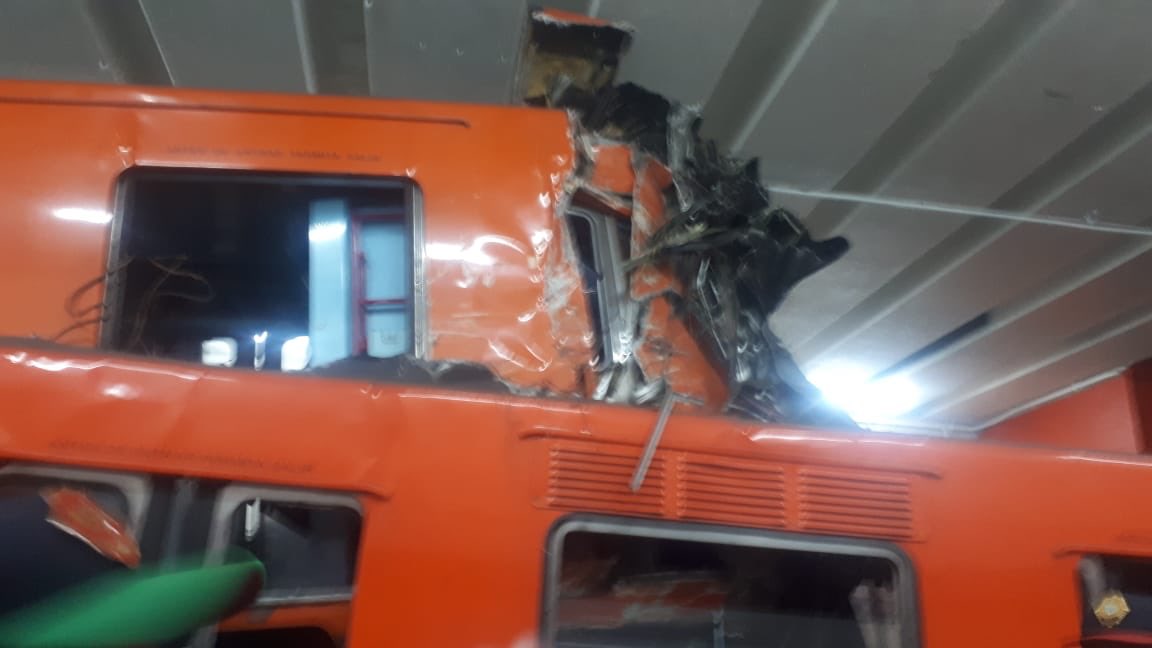 EricGarciaVilc1's tweet photo. Choque de trenes @MetroCDMX esto en la línea 1, se reportan varios heridos. Hasta el momento se desconocen las causas que provocaron el incidente.
Esto en la estación #Tacubaya #Metro https://t.co/tScN9yqvKK