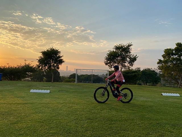 Superb #mtb skills session with @ethel_n to kick start the day.

An awesome experience to help clients break barriers in their training!

Well done Ethel!

@urbanfitsa @usnsa #coach #onthebike #offthebike #coaching #training #cycling #cyclist #mentor #me… ift.tt/2W4F27Q