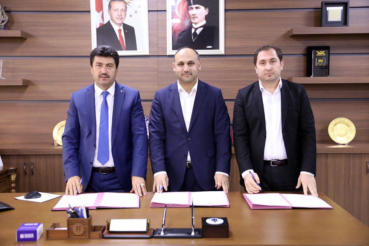 radyonethaber's tweet photo. (SUBÜ), Uluslararası Öğrenci Dernekleri Federasyonu (UDEF) ve Yedirenk Uluslararası Öğrenci Derneği arasında imzalanan anlaşmayla dünyanın dört bir yanından ekonomik durumu iyi olmayan öğrencilere SUBÜ'de öğrenim görme imkanı sağlanacak.
https://t.co/YtI18W8xhw https://t.co/t8aMYVNgCj