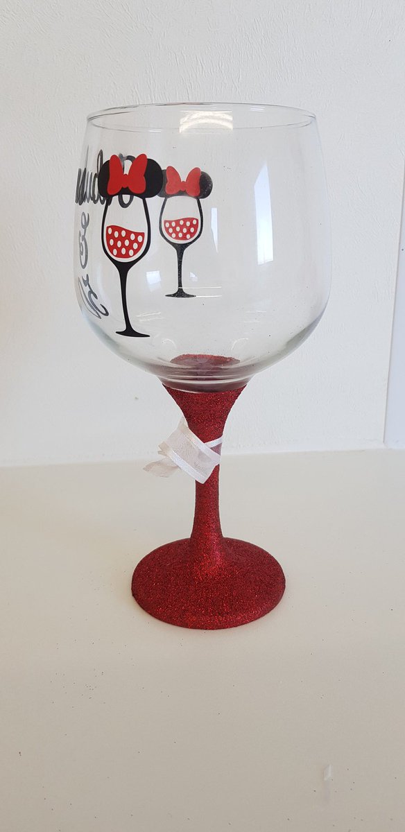 RachelH80891772's tweet photo. Loved doing this glass for a Minnie Mouse lover ❤ https://t.co/UdRfnhw4HK