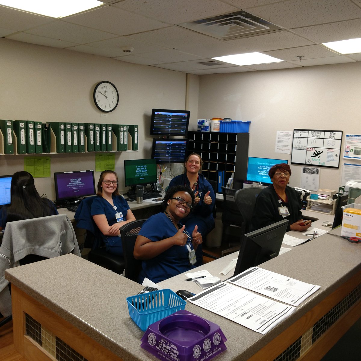 muzzamillion's tweet image. Nurses @BeaumontHealth  #beaumontwayne with #contagioussmiles as they care for patients. Great teamwork as we reconfigure our hospital for the growing #COVID19  patients, currently about 1/3d of our beds
#stayhome #flattenthecurve #michiganshutdown