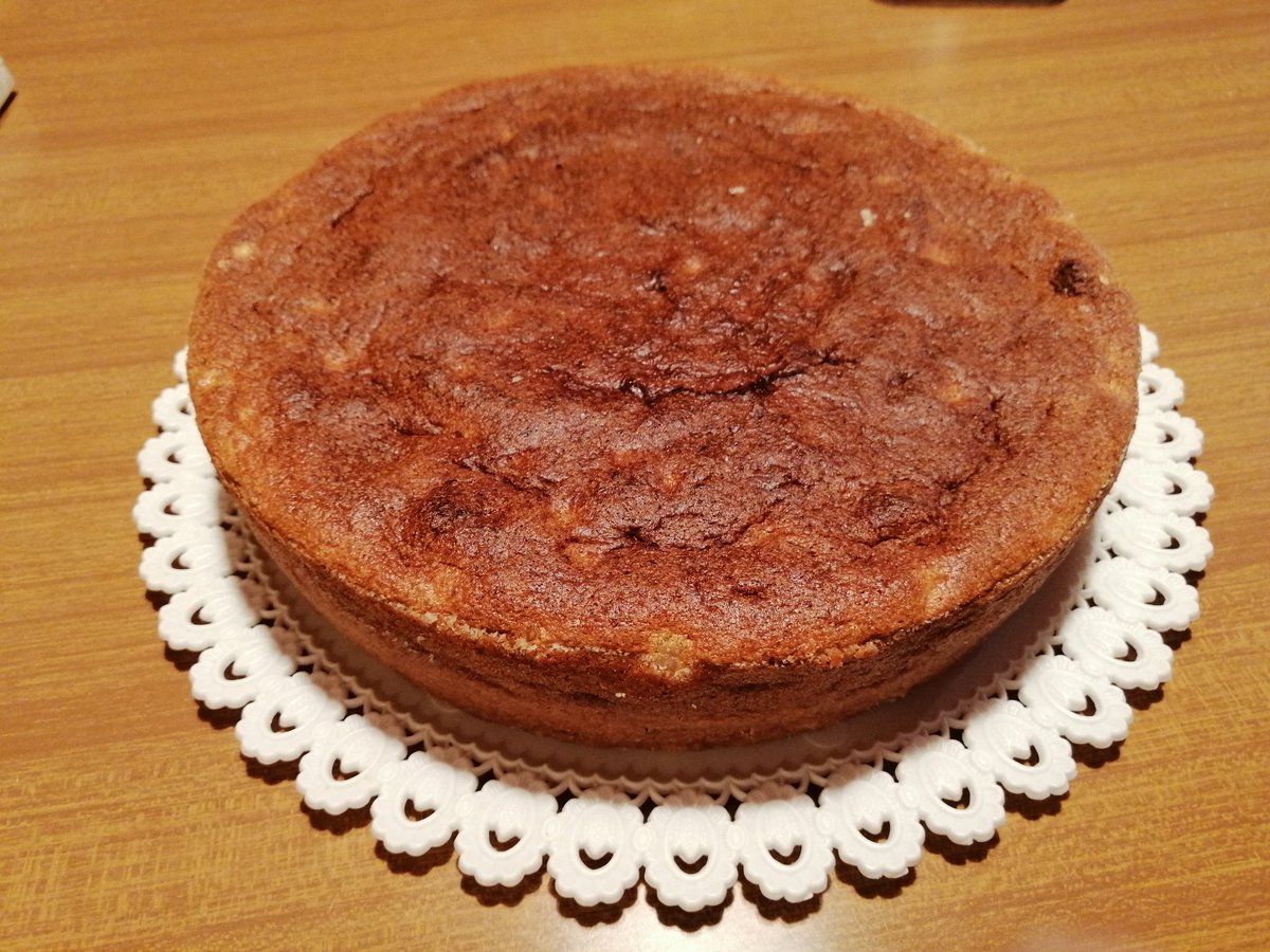 annap905's tweet image. #Outlanderbakeoff
#bakingchallenge
Rice cake an Italian traditional recipe!
250gr rice cooked in 1lt milk
3yolks whipped with 150gr sugar
90 gr chopped almonds
59 gr candied orange chopped
25gr icing sugar
50 gr melted butter
3 egg whites whipped
To be continued
@SamHeughan