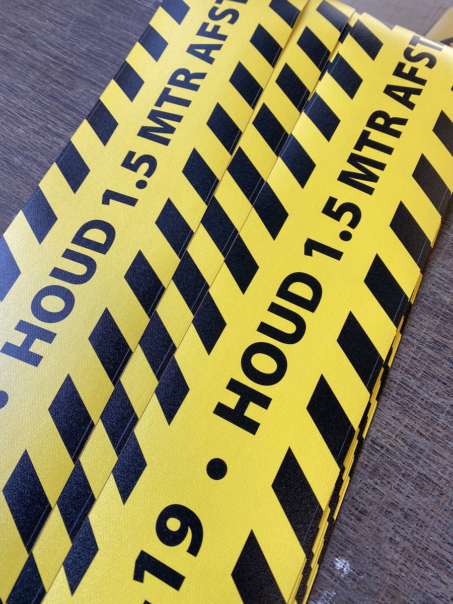 menoorbv's tweet photo. #houdafstand #Corona #COVID2019 #winkels #tekoop #menoor #vloersticker @menoorbv https://t.co/sCunhVeHca