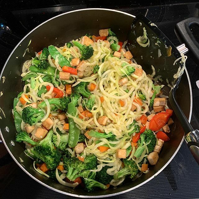 MichelleBPhotog's tweet photo. Pad Thai 😋 #veganfood #stayhealthy #veganlife #healthytastesgood https://t.co/rNsYrh19j0