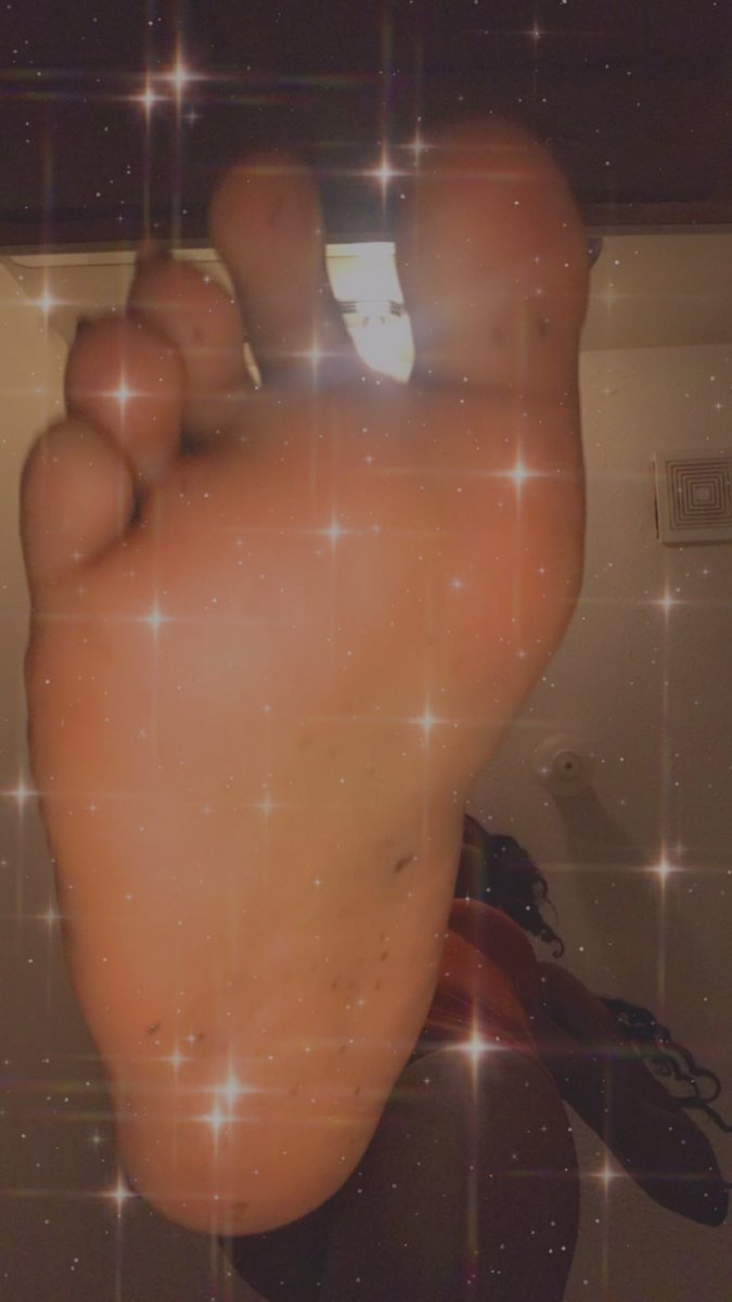 prettyelisa2's tweet photo. I’m finally up and woke up to no tributes, pathetic! $end now to make yourself useful.✨🖕🏾 

•cashmistress•paypig•feetworship
ebonyfindom•whiteslave✨ https://t.co/LqJaqSd9Fn