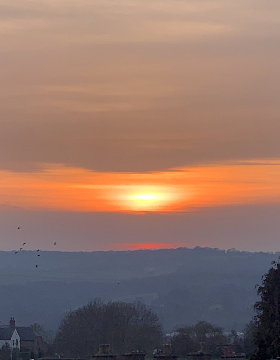 suzyjoyner's tweet photo. Fiery sunset on today’s #dailyouting getting into a routine and reconnecting with my local village ❣️#SocialDistancing #StrongerTogether https://t.co/sJNpAAYWaH
