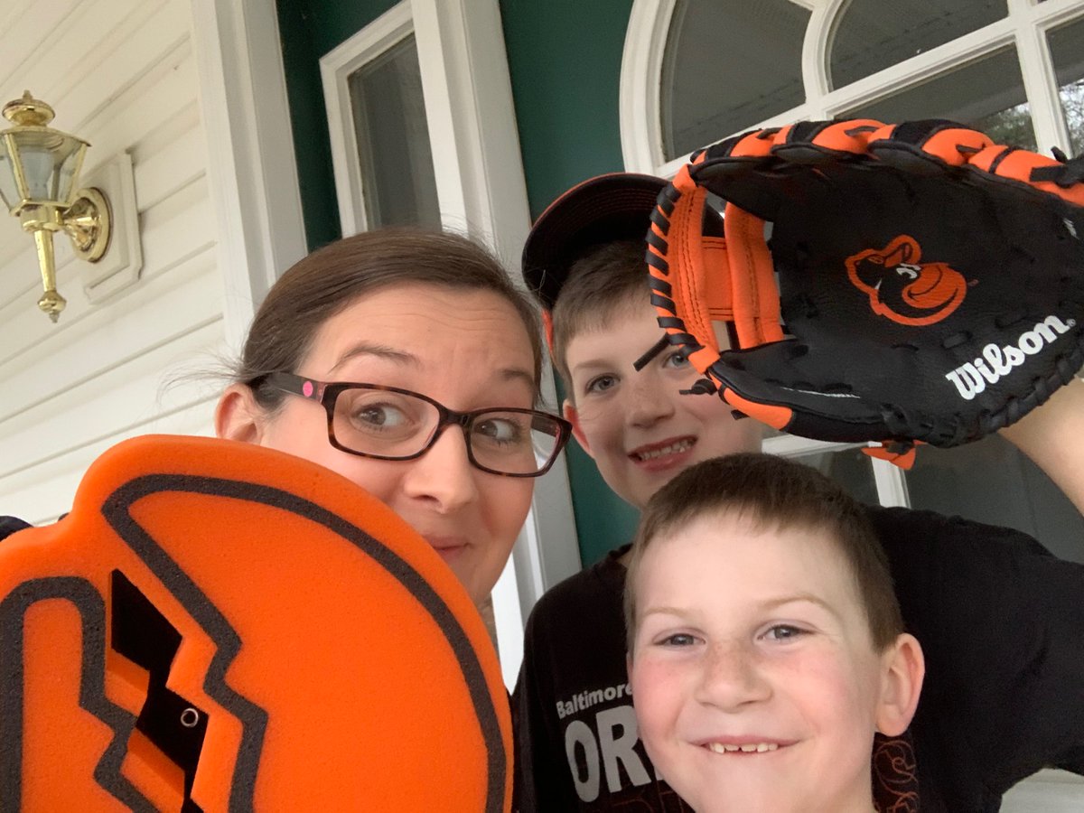 HeatherRadebau2's tweet photo. Villa Cresta Spirit day!  Quite the WOW Wednesday! @jenyrohr @heather_lundy @VillaCrestaElem https://t.co/BDKsptcKx5