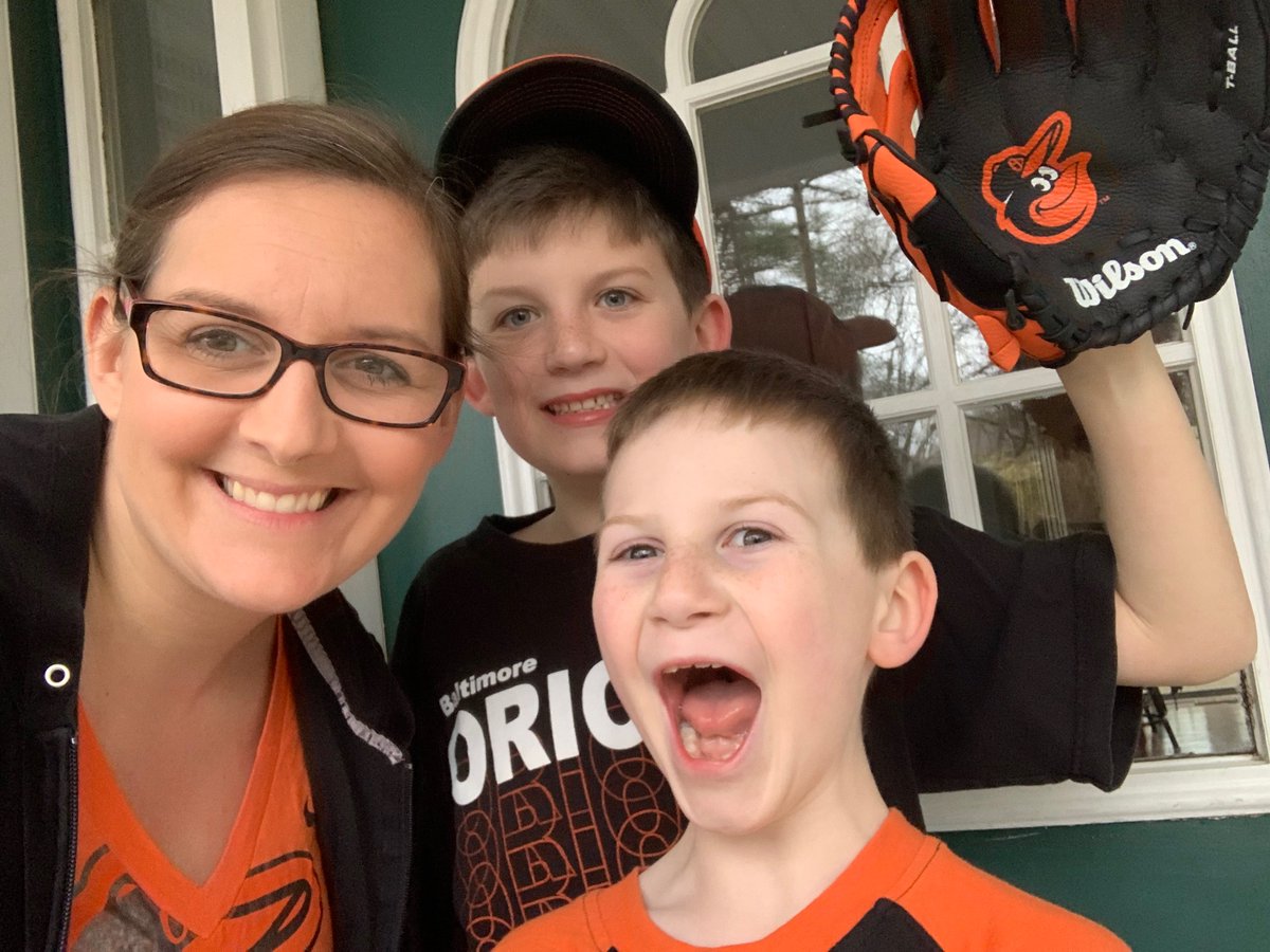 HeatherRadebau2's tweet photo. Villa Cresta Spirit day!  Quite the WOW Wednesday! @jenyrohr @heather_lundy @VillaCrestaElem https://t.co/BDKsptcKx5