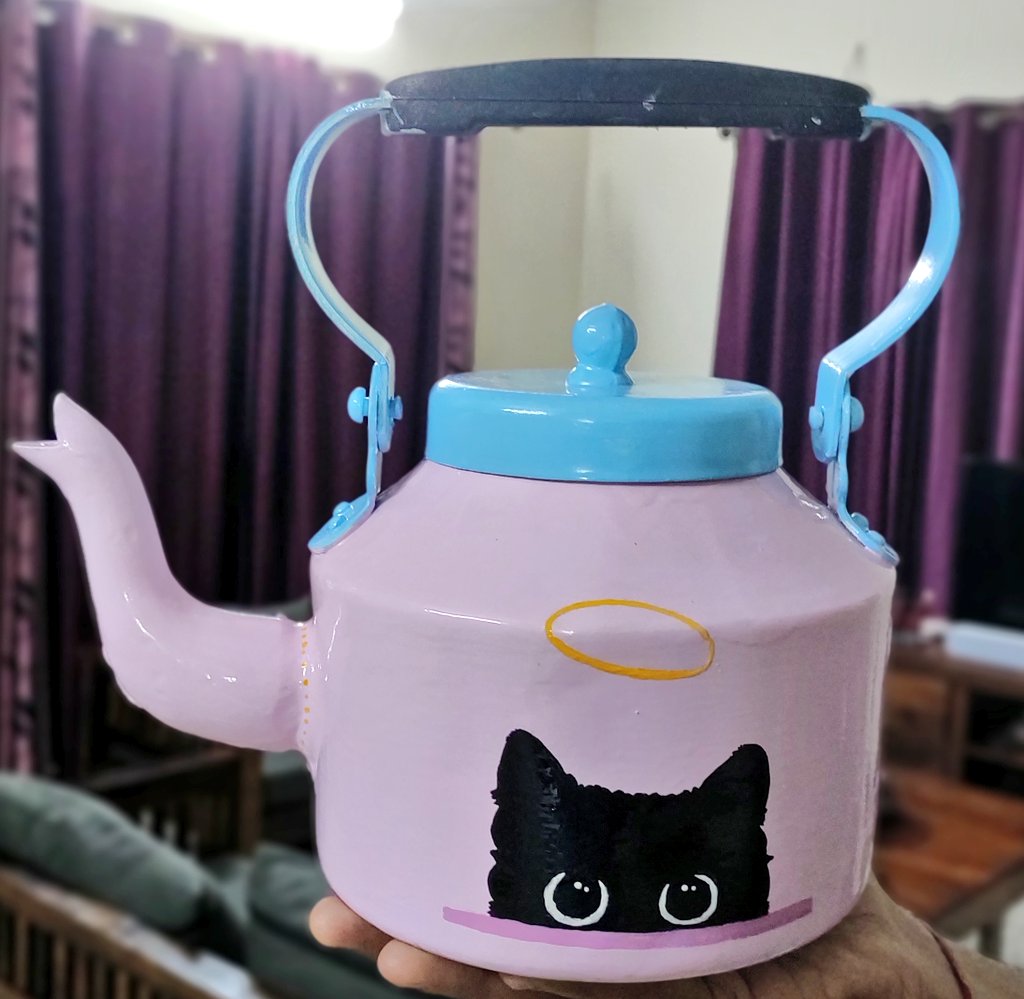 And for Day 1 I've decided to not show you something new Artsy stuff but collate what I've already made!!   #JogaInLockdown Starting with the latest - a synthetic enamel painted "Kittie Kettle". Enamel isn't as easy as acrylic to work with, but is long lasting.