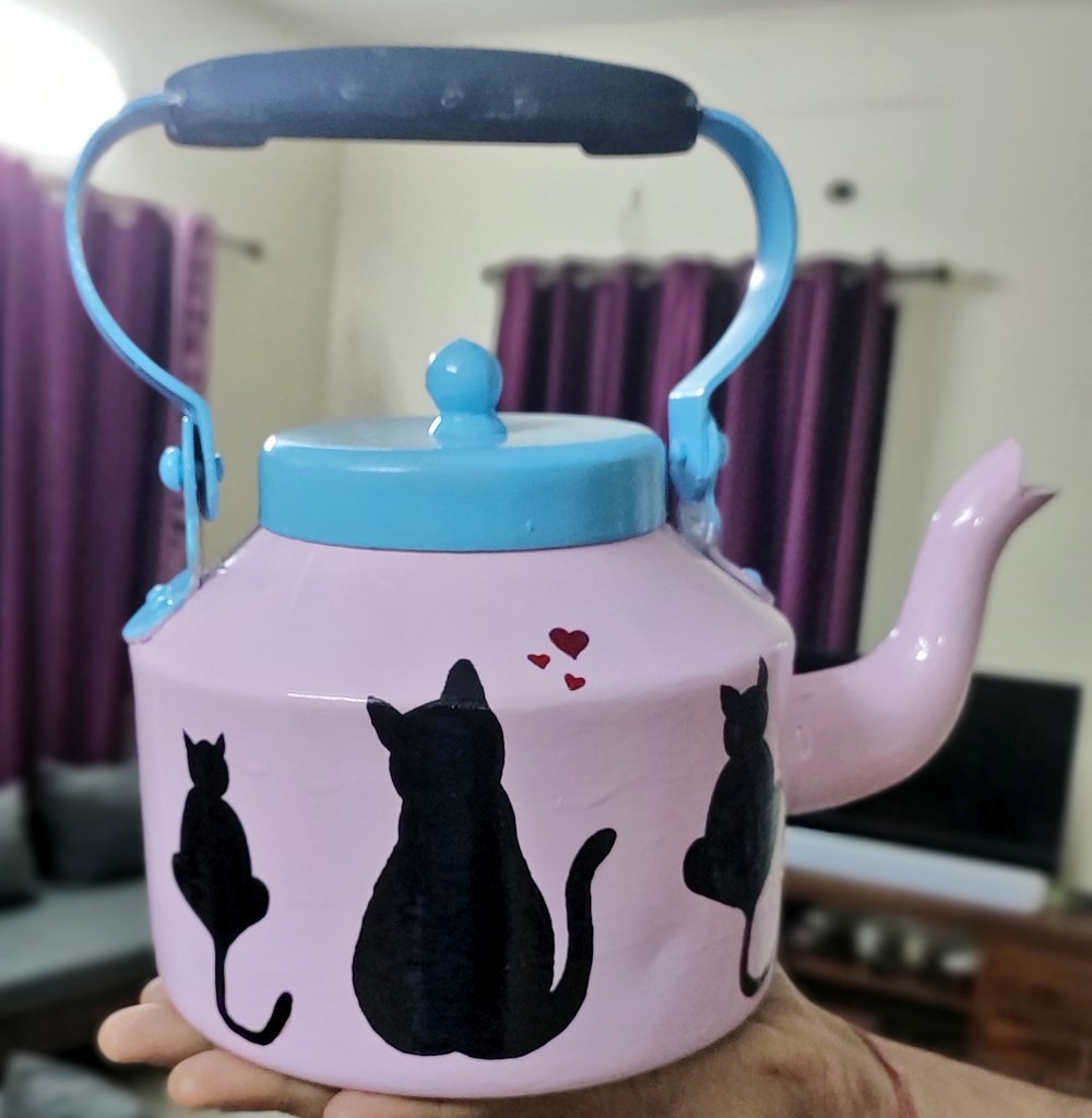 And for Day 1 I've decided to not show you something new Artsy stuff but collate what I've already made!!   #JogaInLockdown Starting with the latest - a synthetic enamel painted "Kittie Kettle". Enamel isn't as easy as acrylic to work with, but is long lasting.