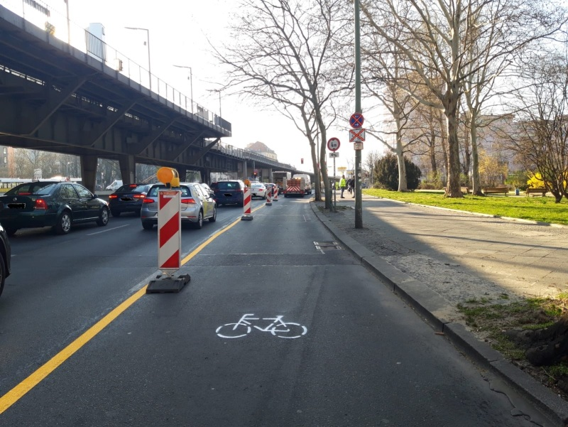 BurkhardStork's tweet photo. WOW, thats really great! Berlin-borough #Friedrichshain-#Kreuzberg  installs first temporary corona bike lanes! #CoronaBikeLanes Thank you, @BA_Xhain @MonikaHerrmann1 
https://t.co/u9PCu6oOkZ https://t.co/0Z4ZoKvwT8