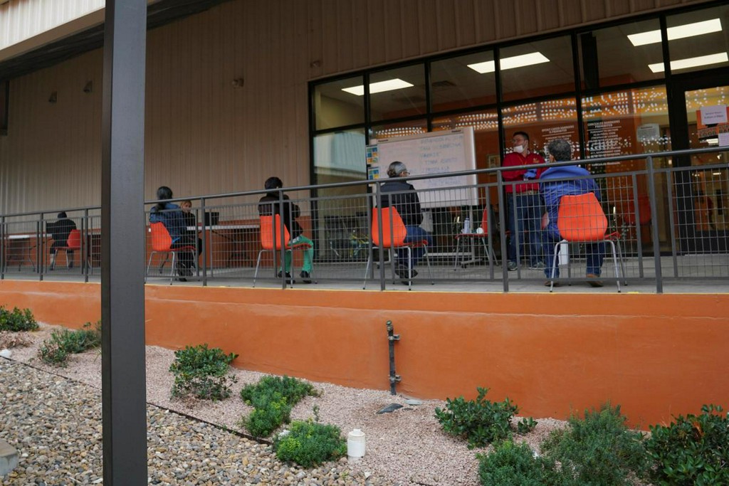 Reuters's tweet image. Layoffs and food lines: How the pandemic slams the poorest U.S. workers reuters.com/article/us-hea…
