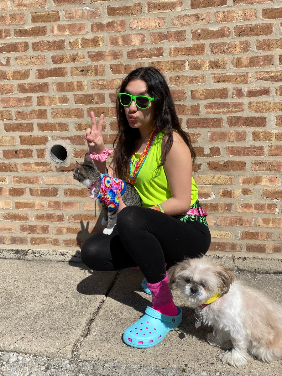 ssoofiiaaaaa's tweet photo. Hopefully, I don't blind you guys with all this neon! 😂#leydenpride 💛💙#leydenvirtualolympics #neonday #tiedyeday 👓 https://t.co/yWgAixUKln