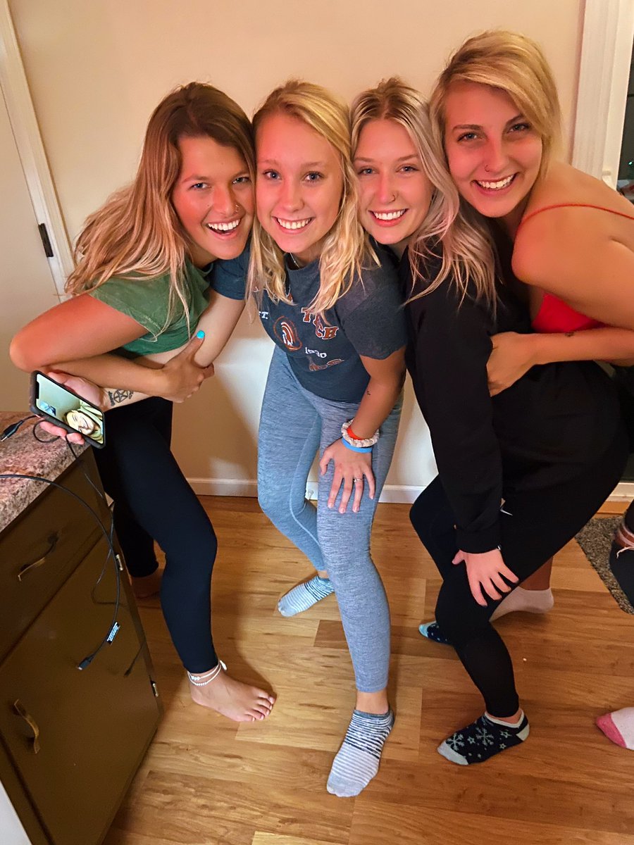 kennaaaron__'s tweet photo. the amount of love and happiness these people have brought into my life recently is unexplained. i have the greatest friends y’all #blessed https://t.co/oBbi9oYhM3