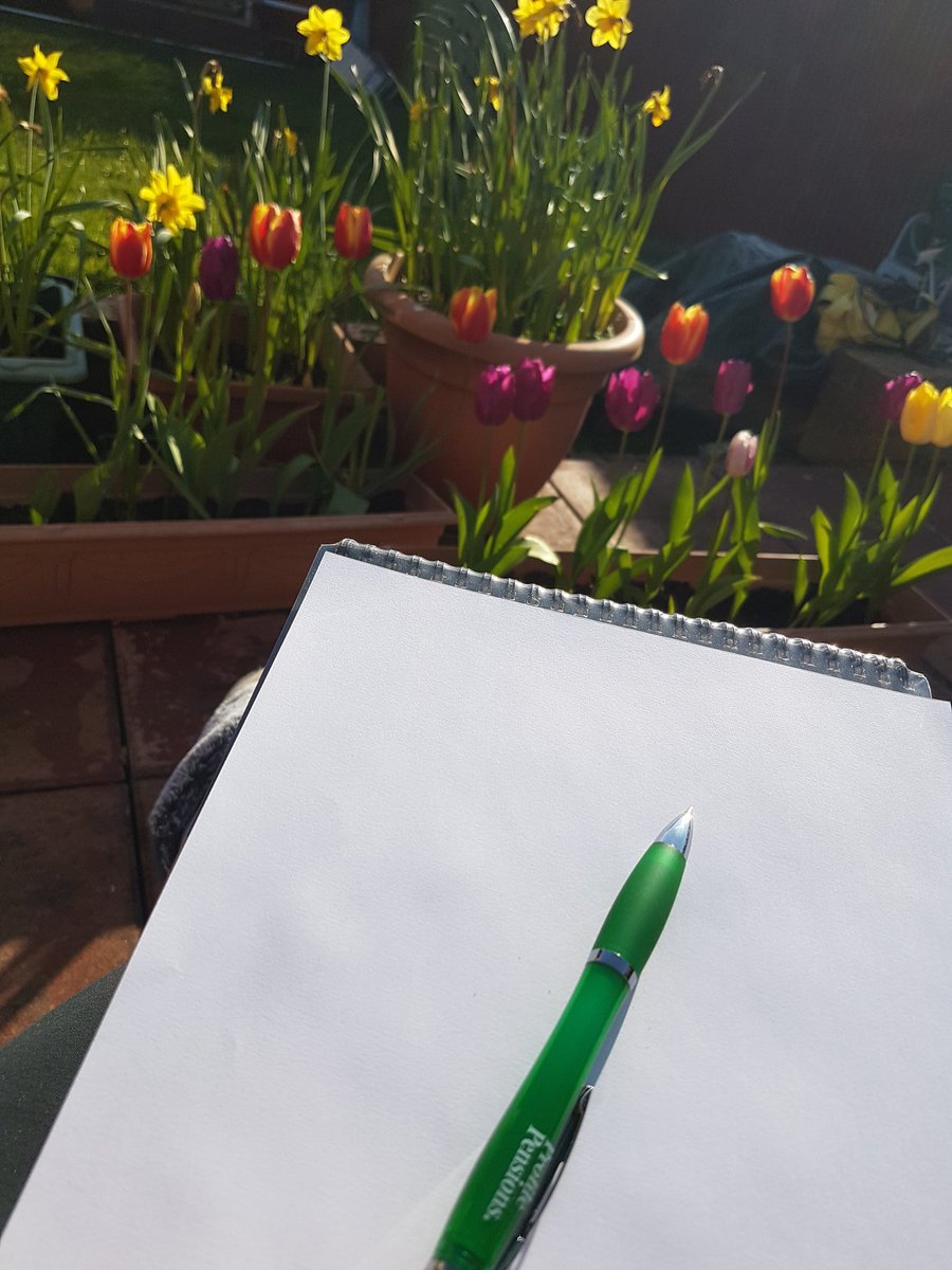 Miss_Williams96's tweet photo. Writing a letter to my loved ones because who doesn't like receiving a letter in the post! 🙊😀 https://t.co/XJnaqOOl8Y