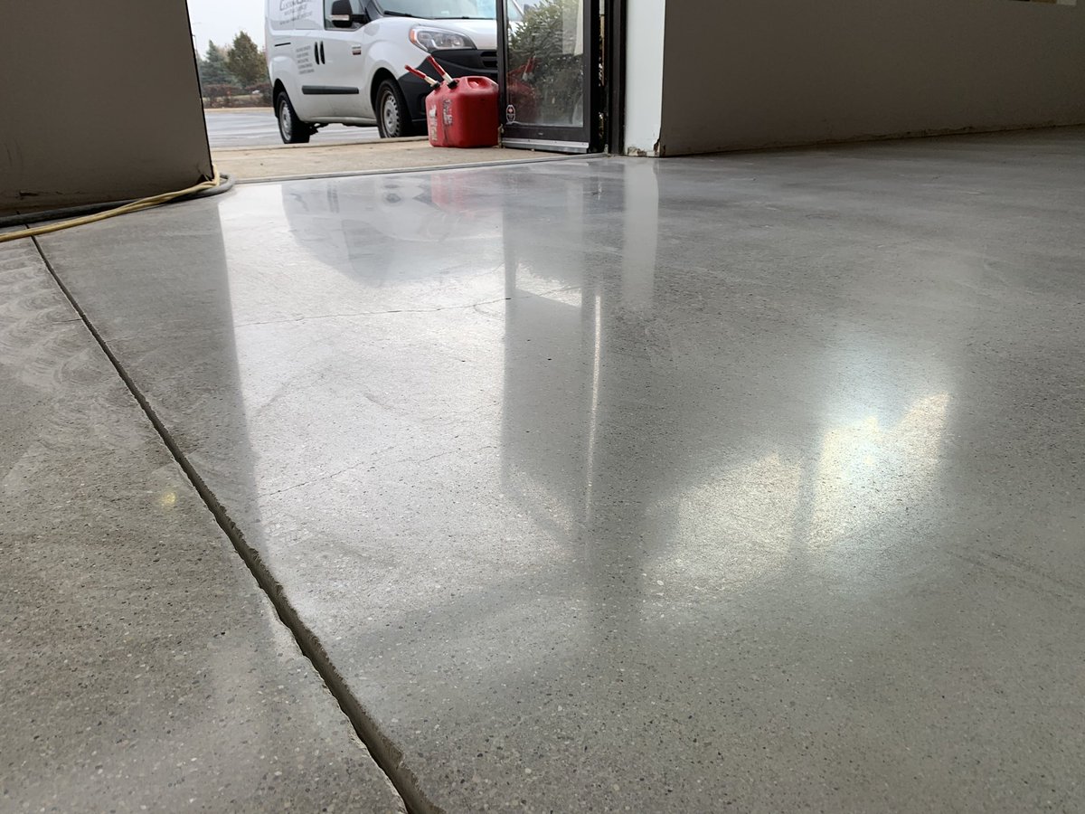 PetermanColin's tweet photo. #PolishedConcrete#1500Grit @F45Training https://t.co/Gb9k3v014S