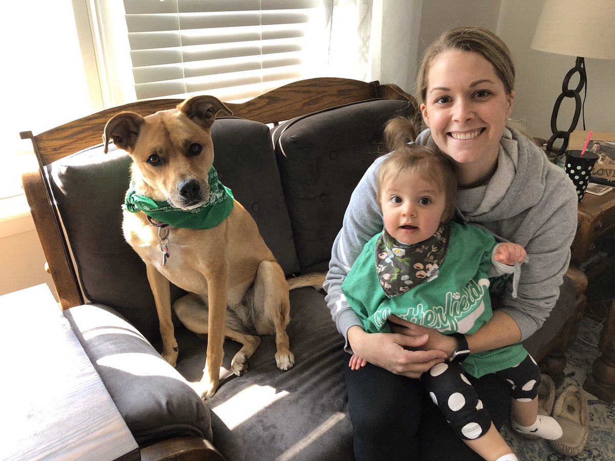 MrsTrueD70's tweet photo. Makayla, Lizzy, and I are representing the Bulldogs today! I miss my kinders so much! Enjoy this beautiful day!  #d70bulldogs #virtualspiritday https://t.co/gmXdh4FIFz