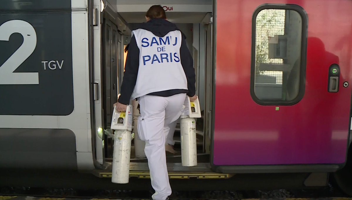 Un #TGV médicalisé, une configuration inédite, a été préparé ce jour par les équipes du #SAMU, de l’<a href="/APHP/">Assistance Publique – Hôpitaux de Paris (AP-HP)</a> et #SNCF pour emmener demain une 20aine de patients des hôpitaux de la @RegionGrandEst vers la région @Paysdelaloire.
 
@MinSoliSante <a href="/GroupeSNCF/">Groupe SNCF</a> #TousMobilisés 
 
#Thread ⬇️