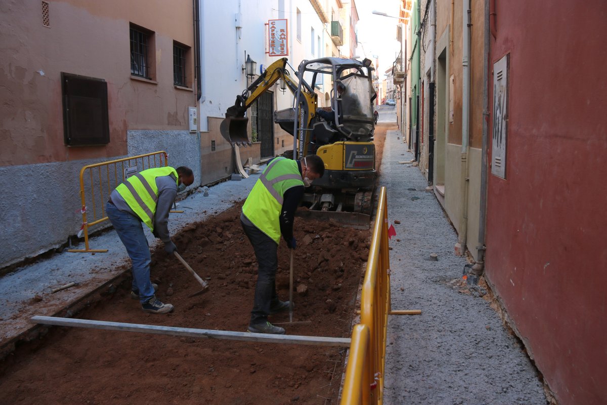 3CatInfo's tweet photo. Arquitectes i enginyers demanen aturar les obres públiques i privades pel coronavirus https://t.co/rRzd6WQHuP https://t.co/Y8RNnobnfk