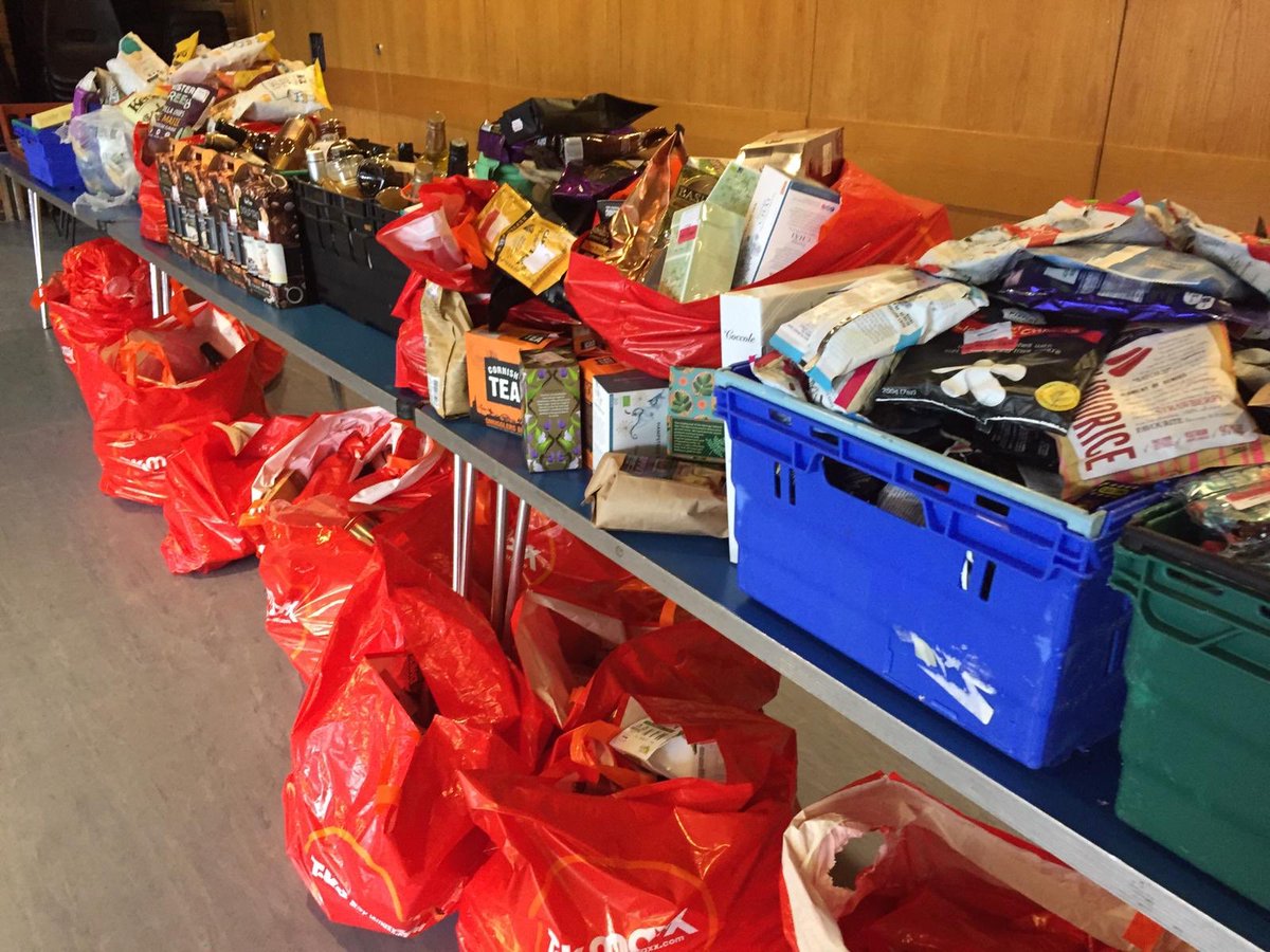 newhamfoodbank1's tweet photo. Big Shout-out to @TKMaxx_UK Beckton Newham branch  Store manager Gary Boswell, Assistant managers Michelle and Giedre, associates Sonata and Vale packed and delivered goodies @The5es4 and also offered to volunteer with pre packing food parcels while the store is closed. 25/03/20 https://t.co/MGmPtSgGxO