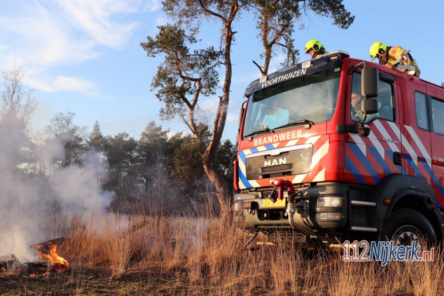 Brandweer rukt groots uit voor natuurbrand in #Nijkerk. 112Nijkerk.