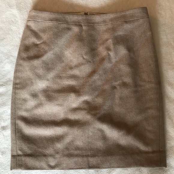 FabFunemployed's tweet image. So good I had to share! Check out all the items I&apos;m loving on @Poshmarkapp #poshmark #fashion #style #shopmycloset #jcrew #champion: posh.mk/2y8VBWMe94