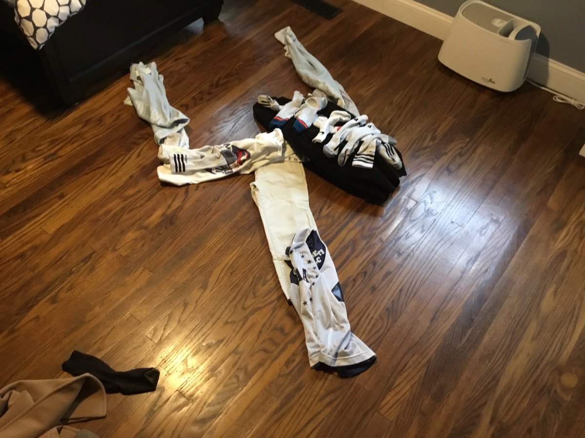 CBabullard's tweet photo. This morning I read about @AdamKreutinger challenging his NY students to make art from laundry. @CBGaymanES 4th graders accepted the challenge and got very creative! https://t.co/foe5lnKlHf