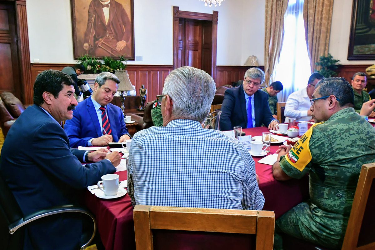 Javier_Corral's tweet photo. En temas de seguridad y procuración de justicia, no hay negociación alguna aceptable. En el Grupo de Coordinación para la Construcción de la Paz ya definimos los ajustes necesarios para seguir combatiendo frontalmente a la delincuencia en este tiempo de retos por el #Coronavirus. https://t.co/6qZ3KASqGC