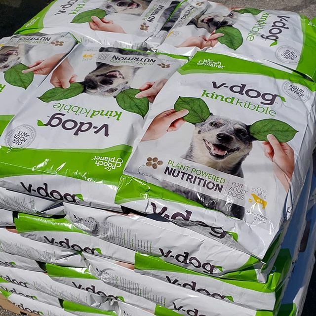 V-dog delivery just arrived! Trying to get it inside before it hits 91 degrees out there. ☀️🔥
🐰
🥕
🛒
All Vegan, All the Time! Open daily NEW HOURS 11-6 at 2425A Exposition Blvd Austin TX.  Aloha, Y'all! 🐰
🥕
🛒
#veganaustin #austinvegan #vegangrocery #rabbitfoodgrocery #veg…