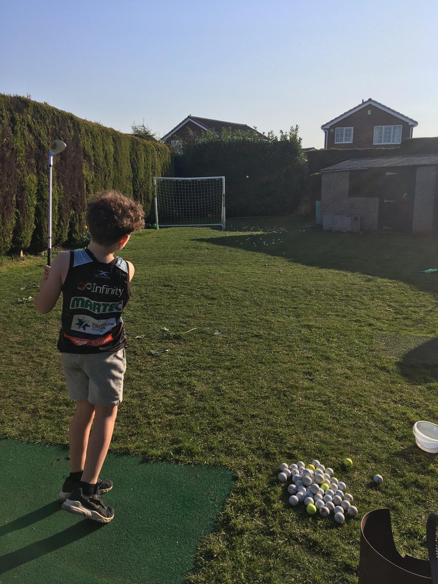 19stacey83's tweet photo. #sunsoutgunsout #chippingpractice https://t.co/Gqd7n8kmXJ