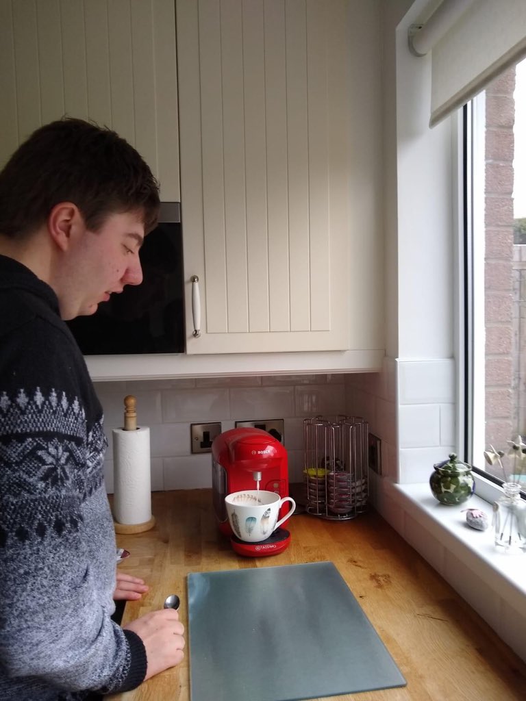 AutonomieInfo's tweet photo. Our young people with additional needs whilst at home are taking part in the #WhatNextProg Independent Skills Task Challenge. Meet Owen, here he tells our programme Youth Project Officer Nicole what he has been up to during a video link chat. https://t.co/1UYZuTdXKK