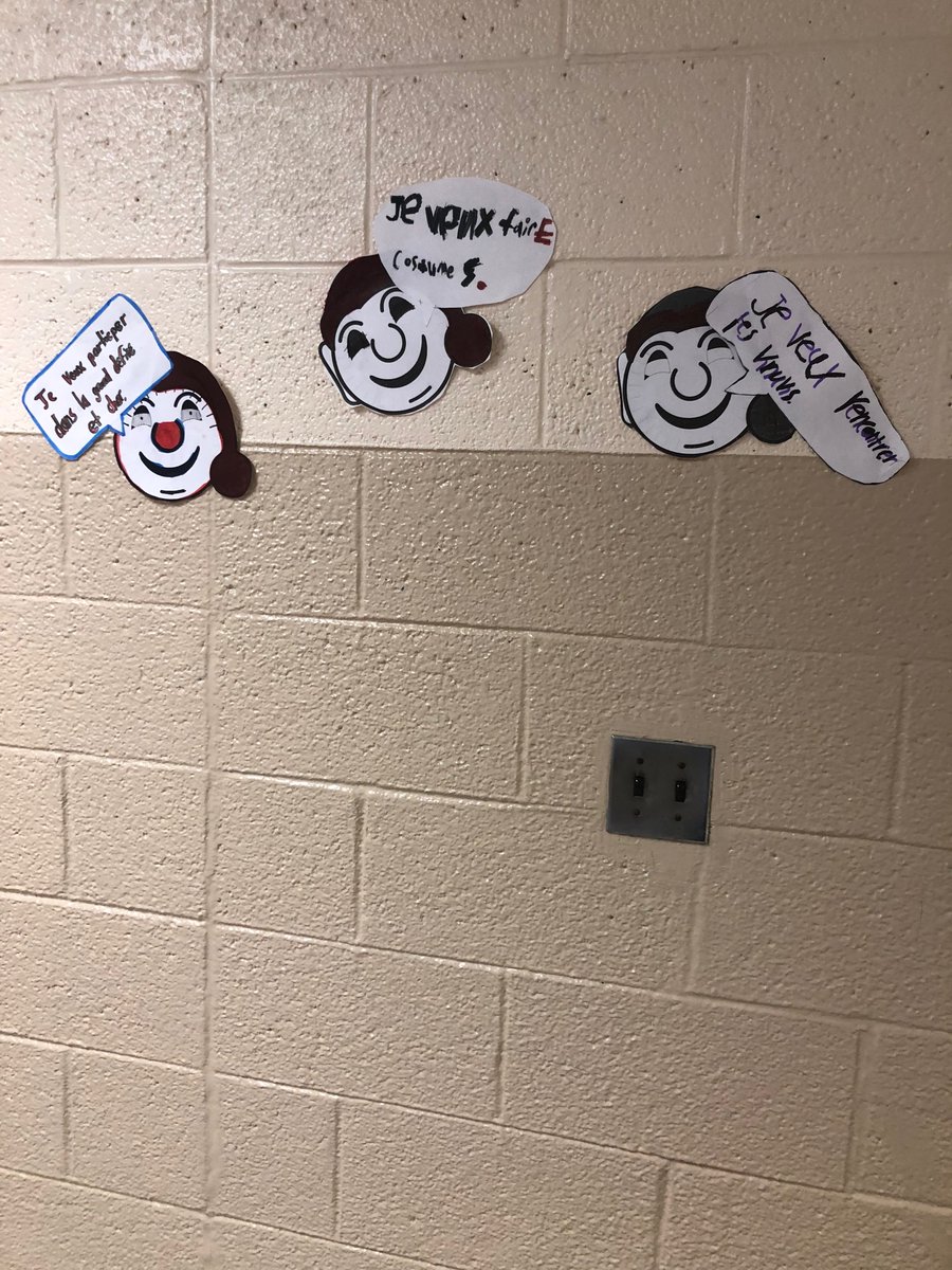 SarinaDigi's tweet photo. For the festival of Carnaval, students making Bonhomme heads to state interesting facts they found when they learned about the festival in french, not only helps them practice their french, but is a fun activity for them to do! @LEADUWindsor https://t.co/vtvNmVo3Qm