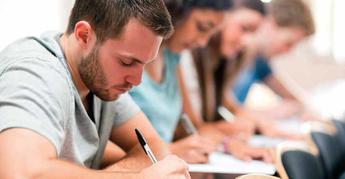 EducaAnd's tweet photo. 🗓 La prueba de acceso a la Universidad en Andalucía se realizará a primeros de julio según la @EducaAnd y @EconomiaAnd. 

📋 Las calificaciones se publicarán antes del día 17 de julio.

📌 Asignación de plazas, no antes del 25 de septiembre.

➡ https://t.co/OAUkMisVkJ ✅ https://t.co/Oyzpsc1Pp3