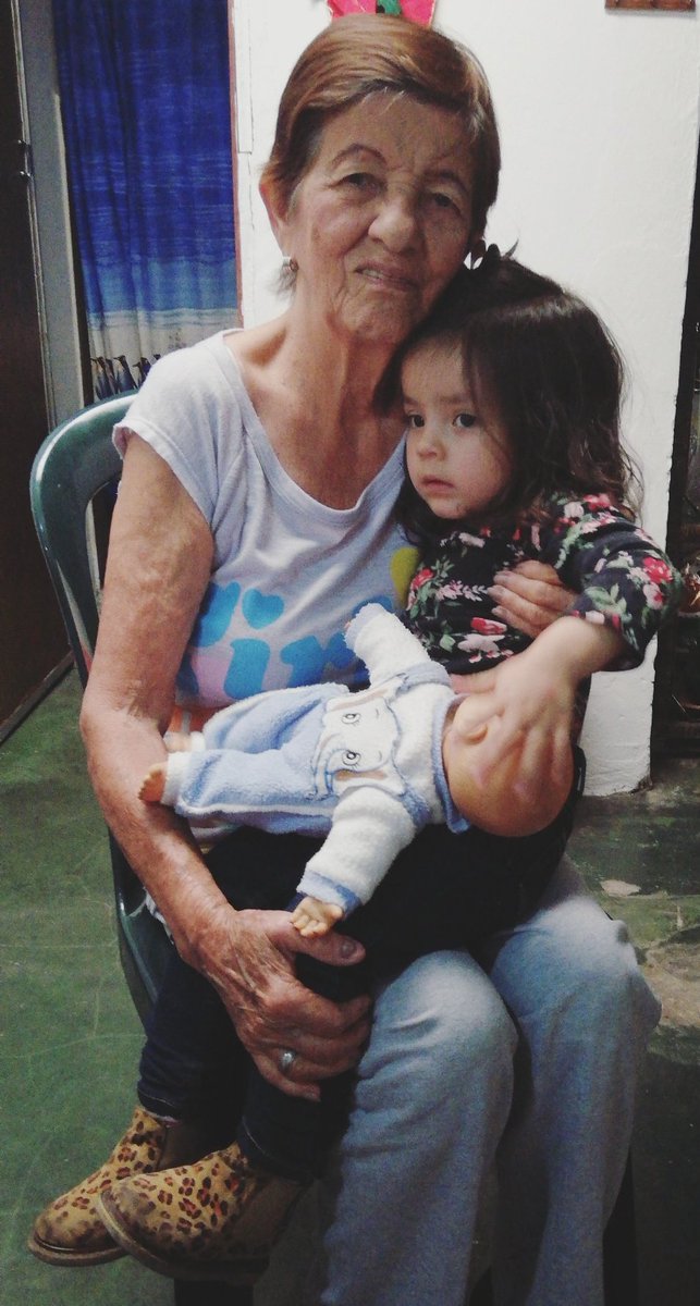 Mariapl02's tweet photo. Tanto tiempo anhelando este momento!!
Y que feliz me hace verlas juntas.. Esto me llena el alma, te amo mi viejita😍❤️ https://t.co/HmvKJB8VC4