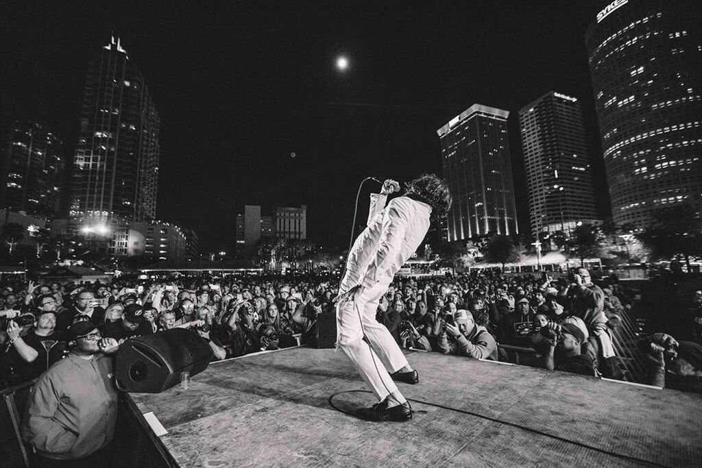 samhuddlestonxp's tweet photo. @jaythebirdthatsings ⚡️Gasparilla festival 2020 before the walls closed in @gasparillamusic @rivalsons 

.

.

.

#RivalSons #keeponswinging #FeralRoots #theboss #earacherecords #atlanticrecords #analogiclove #gasparillamusic #rocknroll #heavyrock #rocki… https://t.co/LdnPXZNS17 https://t.co/yWYCEUU1BZ