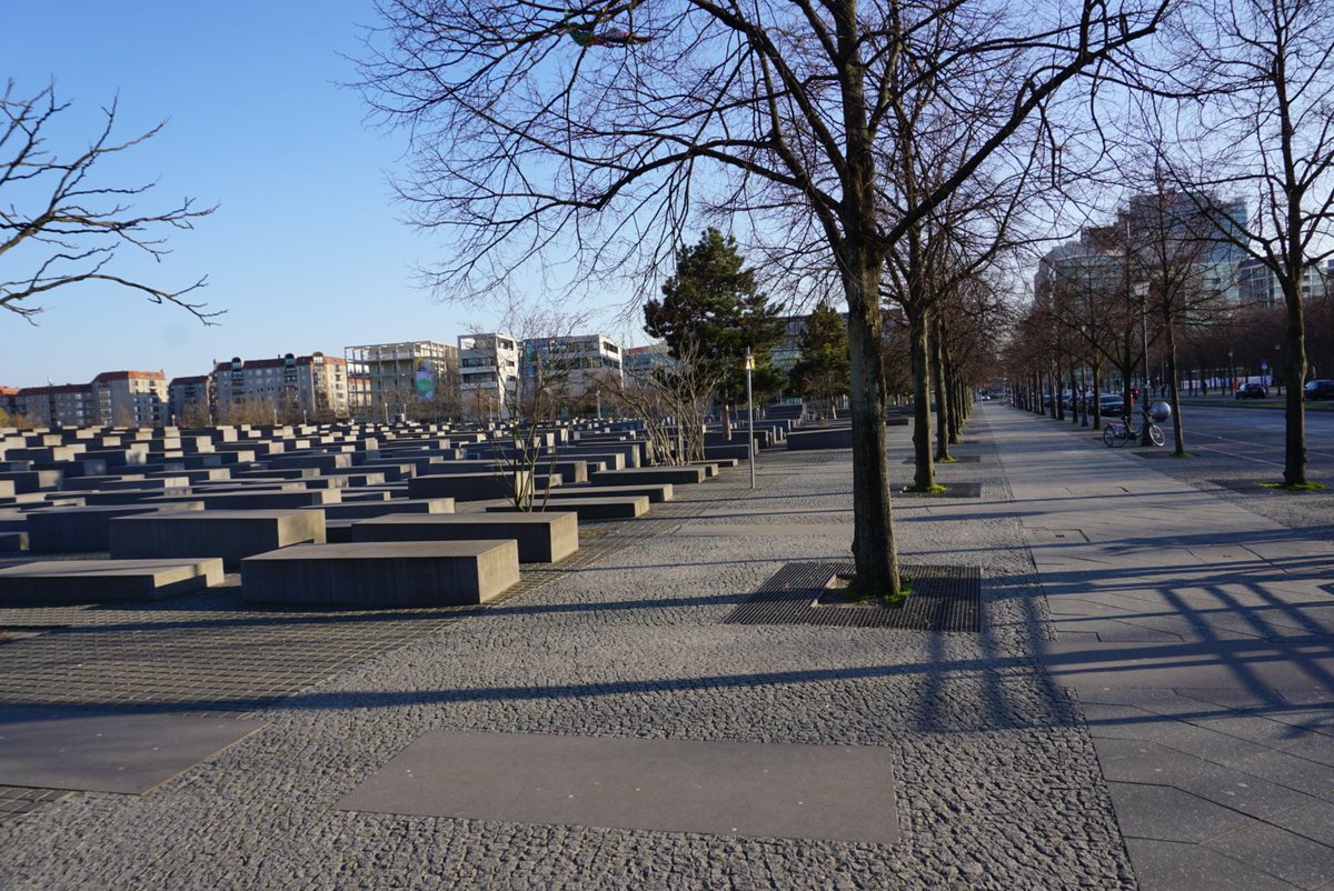 Zum #feierabend in der eigentlichen Hauptverkehrszeit an den #berliner #touristen Attraktionen. #menschenleer #StayAtHome #corona #COVID19 #berlin #brandenburgertor #siegessäule #pariserplatz