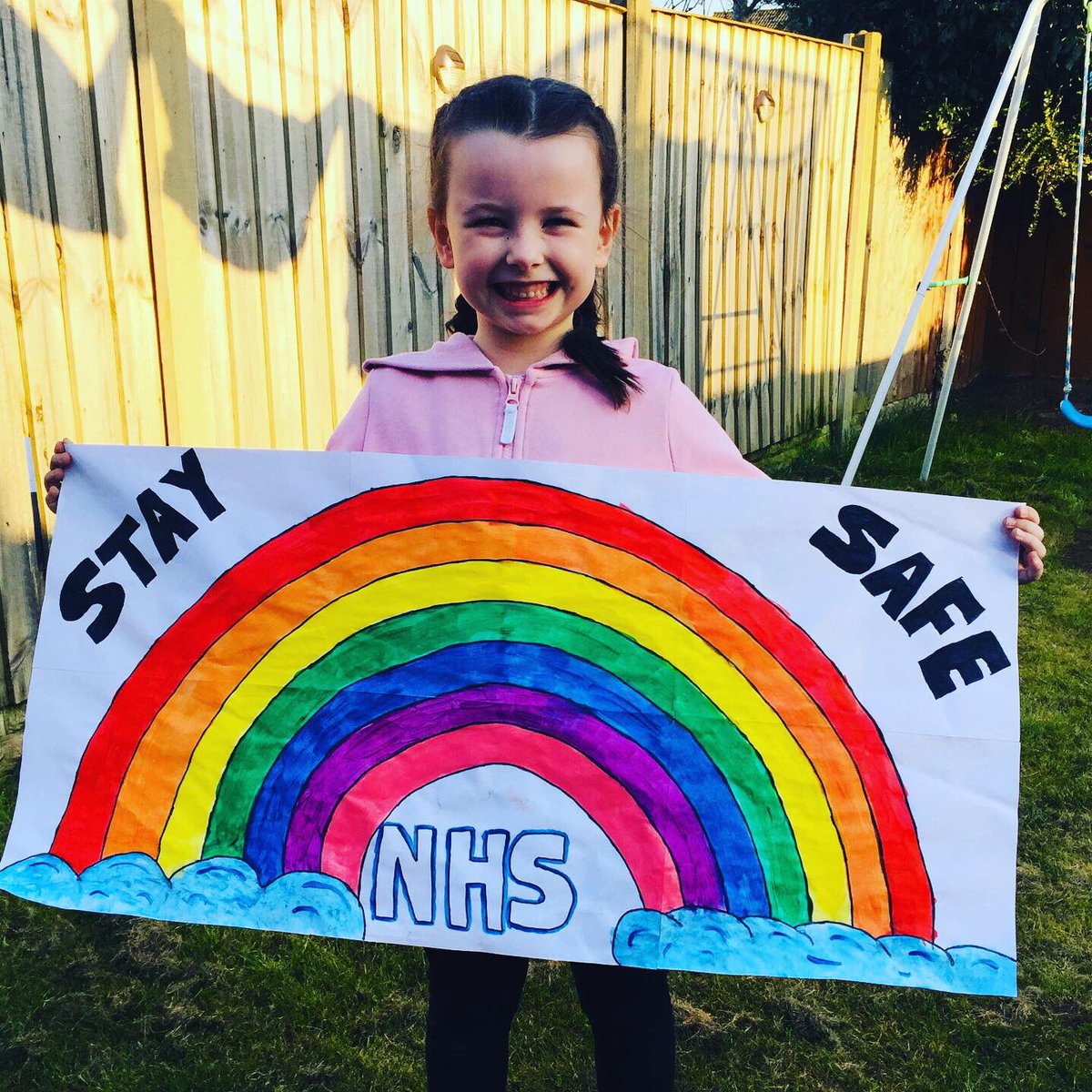 Kateleech92's tweet image. Stay safe, stay home and help our nhs 🌈💙 @HFCronton @NHSuk #LetsFightCovid19