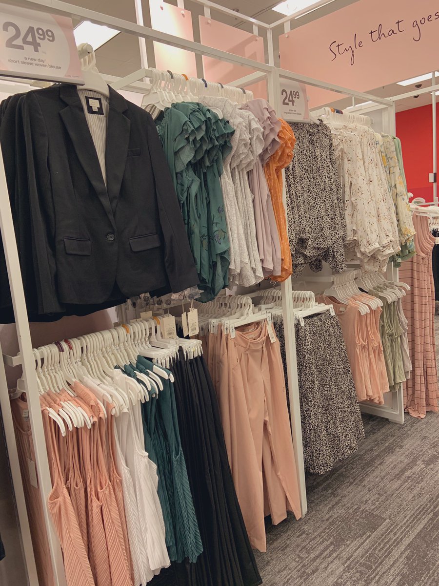 zeinab__rezk's tweet photo. Working ahead because a refresh is always nice. #VMG #Vmstyle #AND #1044 👗👚👠 https://t.co/0S3ehq1i3F