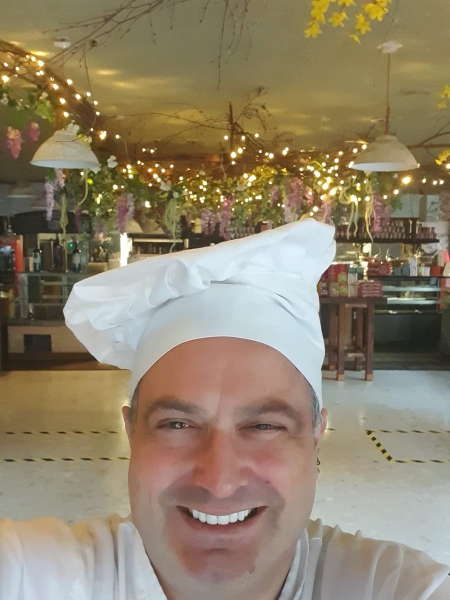 The kitchen is open! Dom’s making sure everything is in order. We’re here for all your takeaway needs until 9pm ❤️
📞  0161 834 2649