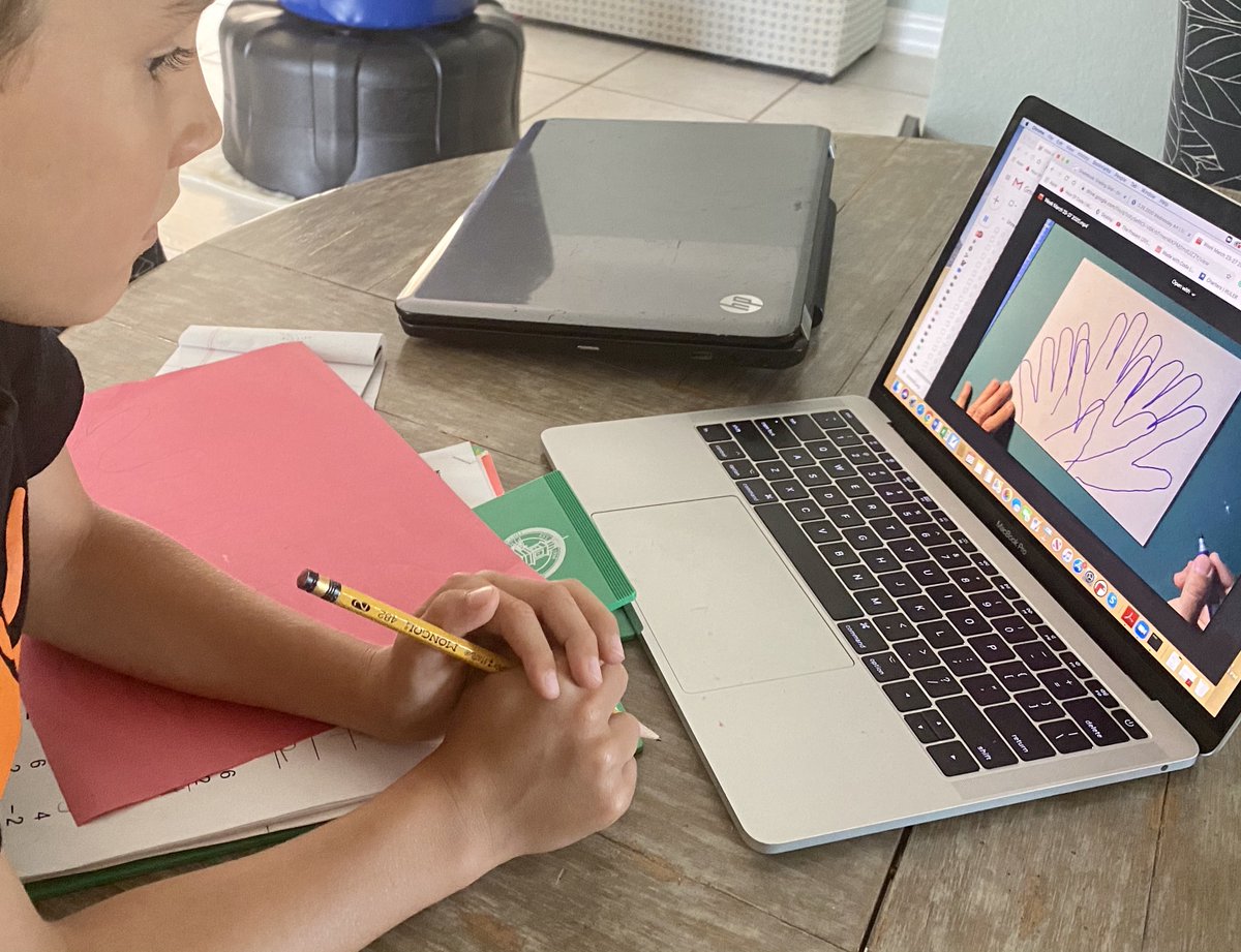 KellyPared's tweet image. Super #PCK art lesson today with @PineCrestSch art teacher, Ms de Souza! Even mommy took a brain break! #PCVisualArts teachers Rock!