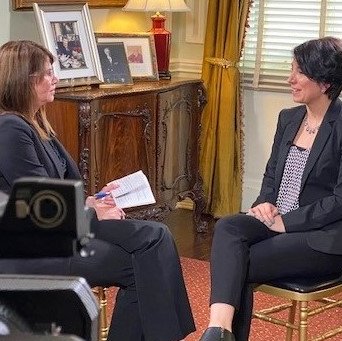 Indus_Transform's tweet image. Wonderful One:One Interview from Women's Roundtable! 
@MaryBonoUSA asks @PaulaCifuentes about working for PMI, a global equal salary certified co., influencing policy at IMF and @the_IDB, and advice to her younger self. Watch: bit.ly/2xl0kE2 @InsidePMI #EqualPay