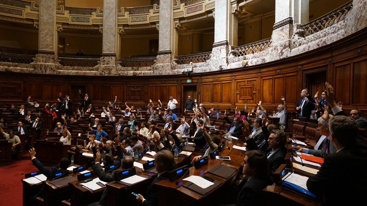 DiputadosUY's tweet photo. SESIÓN EXTRAORDINARIA| La Cámara de Representantes aprobó un proyecto de Resolución que deja sin efecto la partida de prensa que reciben los Representantes Nacionales. https://t.co/X5F9DE88oz