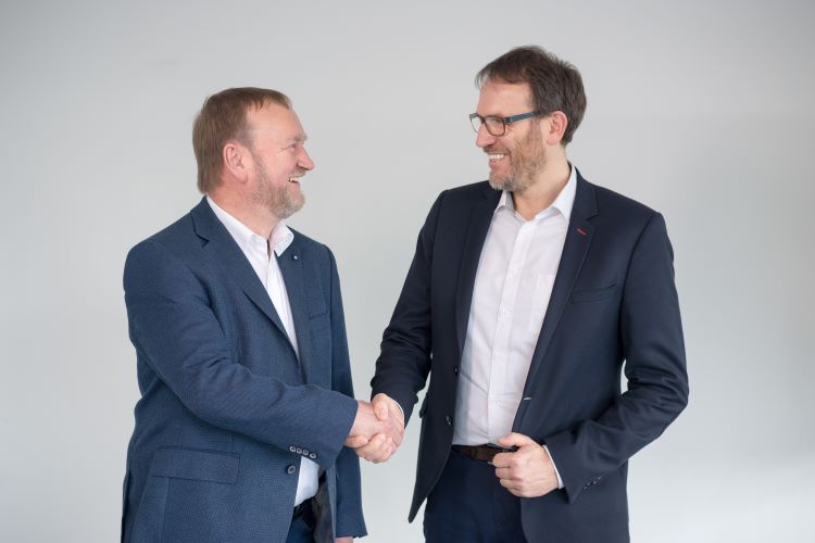 Viscom: Thomas Winkel Takes Over Sales from Reinhard Pollak: HANOVER, GERMANY — In the year 2000, a long and fruitful business relationship began: Viscom AG and Repotech GmbH commenced joint sales activities in southern Germany, Switzerland and parts of… dlvr.it/RSYFgY
