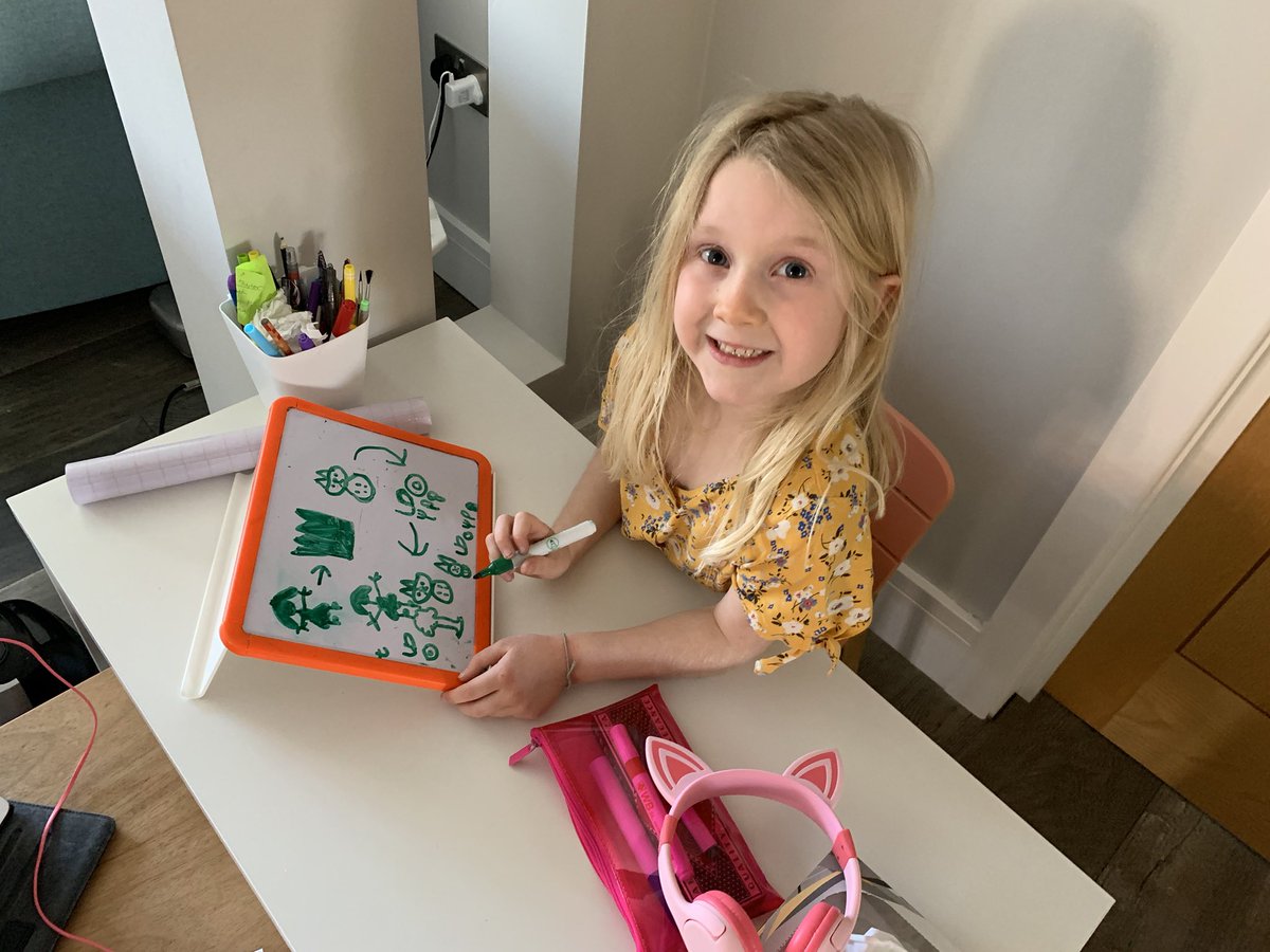 helenjames601's tweet photo. @CpPuffins Here’s Lily’s new school desk and her snack box x https://t.co/46cQgaRhRd